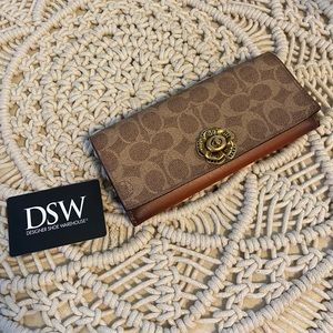 Coach Tea rose turnlock wallet. NWOT